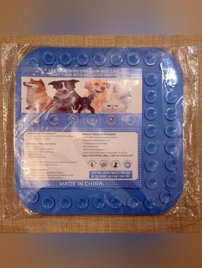 BNIP - Dog Slow Feeder Licking Feeding Silicone Mat Suction Caps